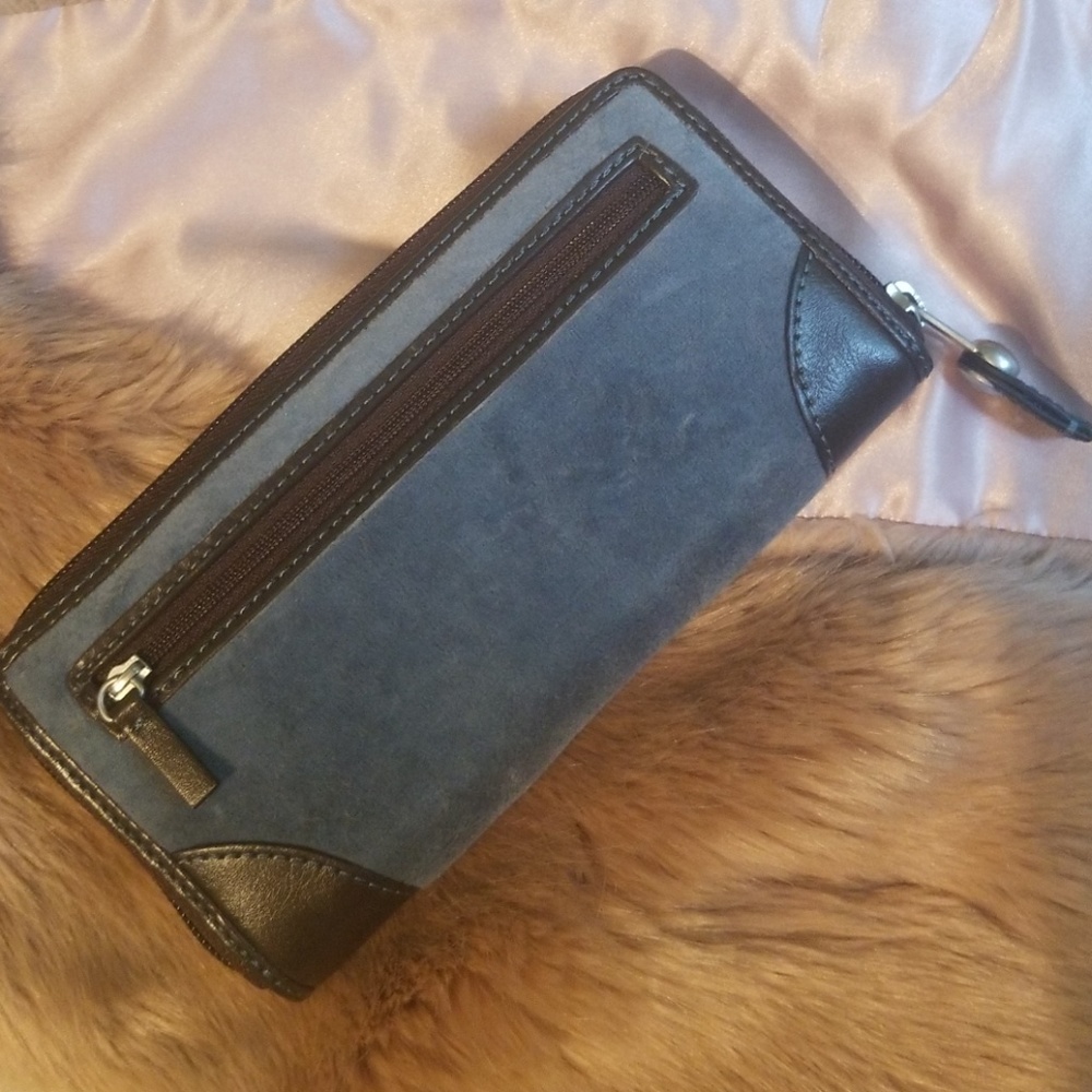 👑JUICY COUTURE👑 velour wallet! - Picture 2 of 4